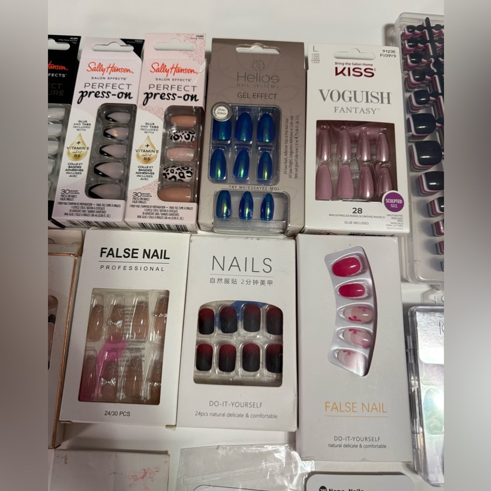 Fake Nails Bundle - Picture 3 of 5